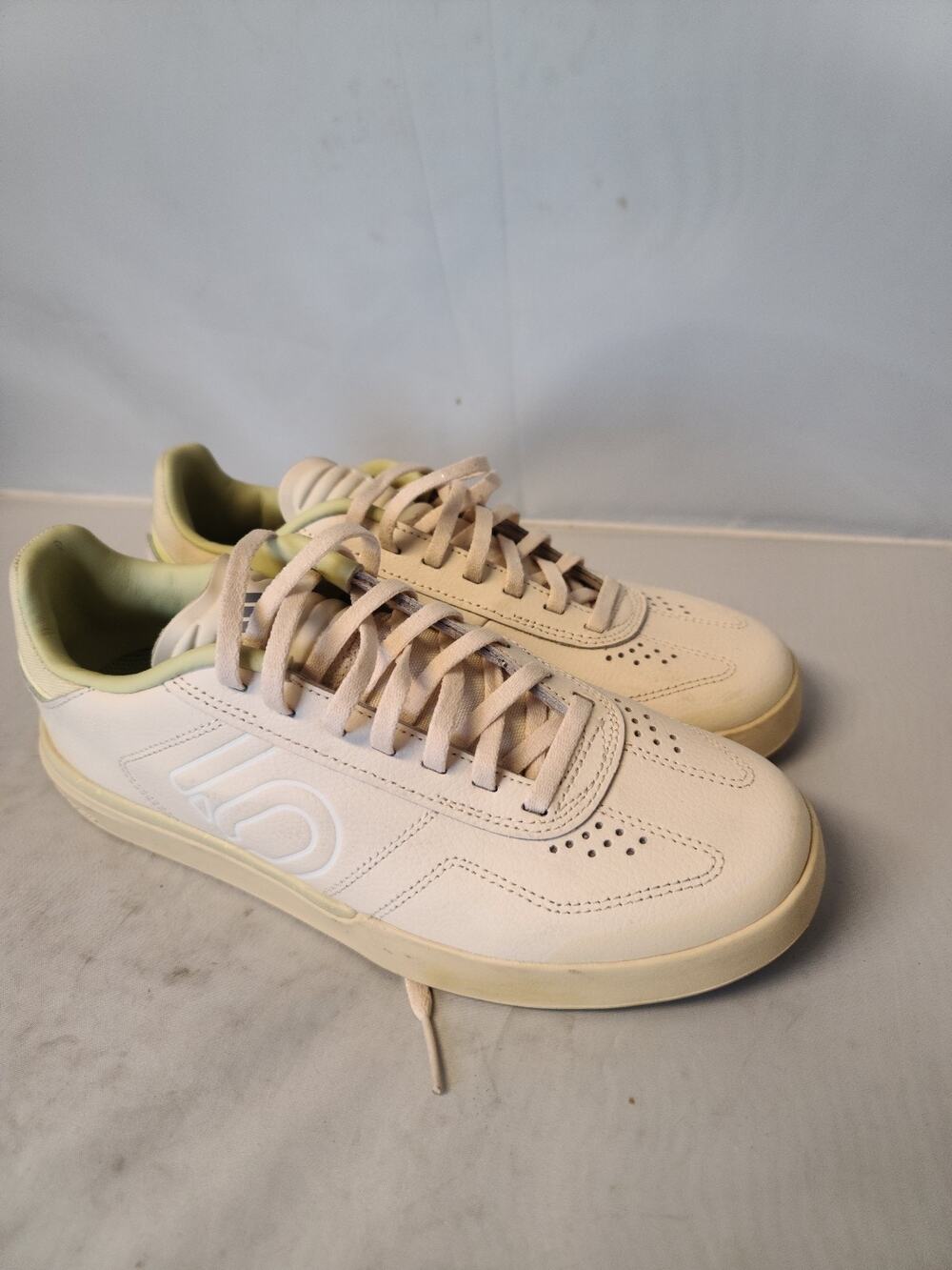 Adidas Women's Five Ten Sleuth DLX W Bike Casual Shoes Size 7.5 Sneakers Beige